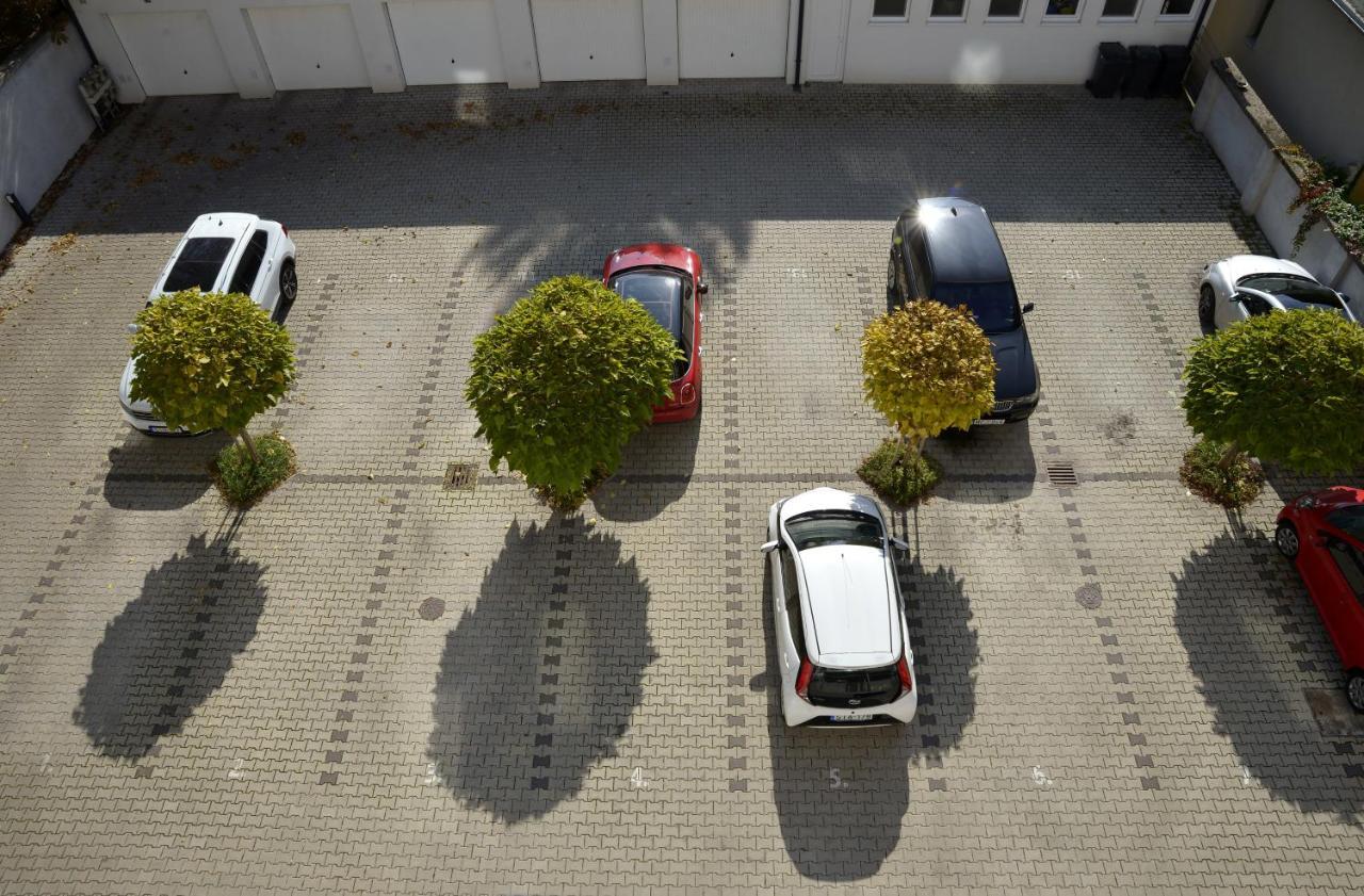 Sunshine Apartman With Free Parking Győr Eksteriør bilde